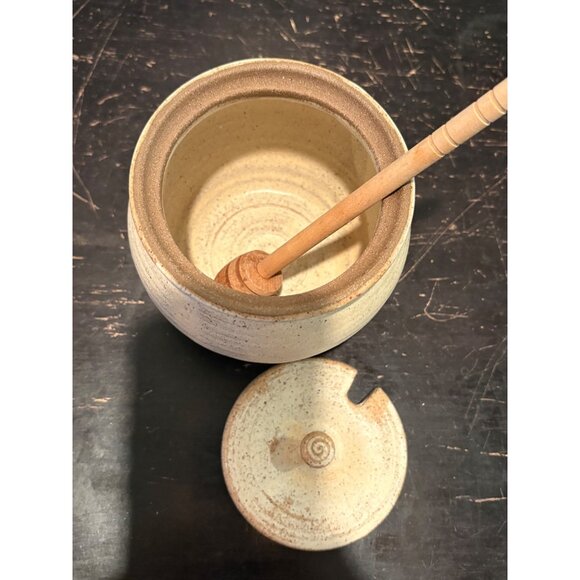 Handcrafted Ceramic Art Pottery Honey Pot Lid & Wooden Dipper Speckled Signed - Picture 4 of 8